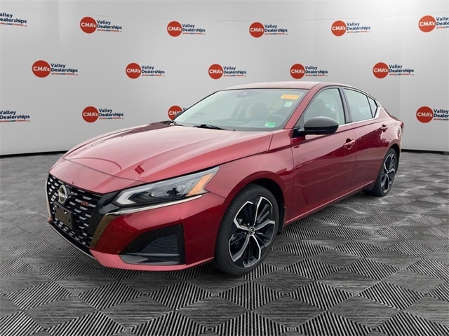 2023 Nissan Altima SR's photo