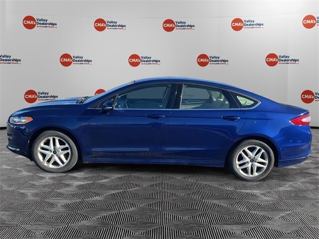 2016 Ford Fusion SE photo 2