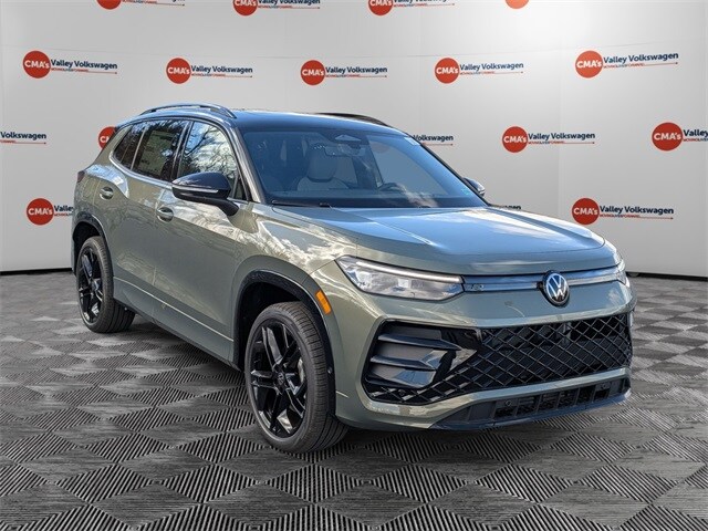 2026 Volkswagen Tiguan SE R-Line Black photo 3