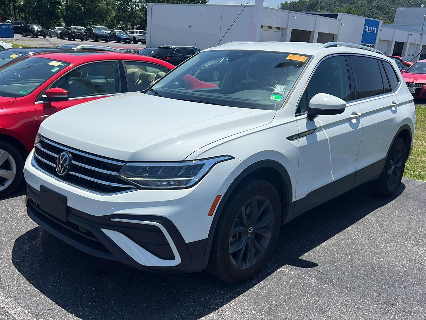 2024 Volkswagen Tiguan 2.0T SE 4Motion's photo