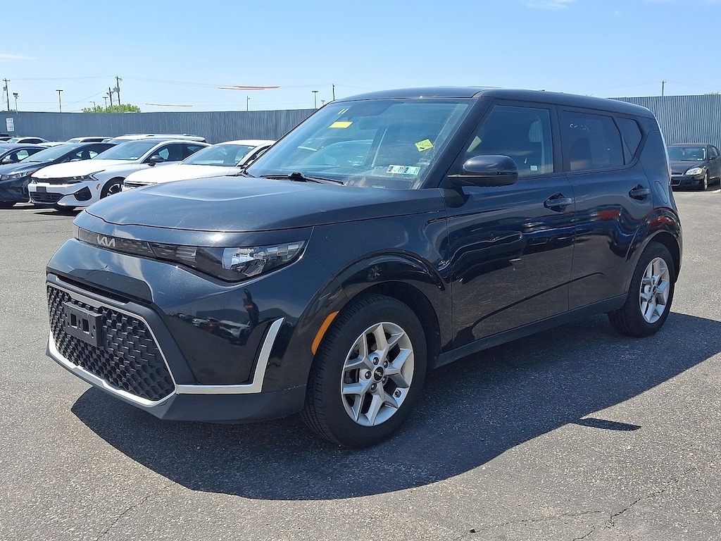 Certified 2023 Kia Soul LX Technology Package Hatchback