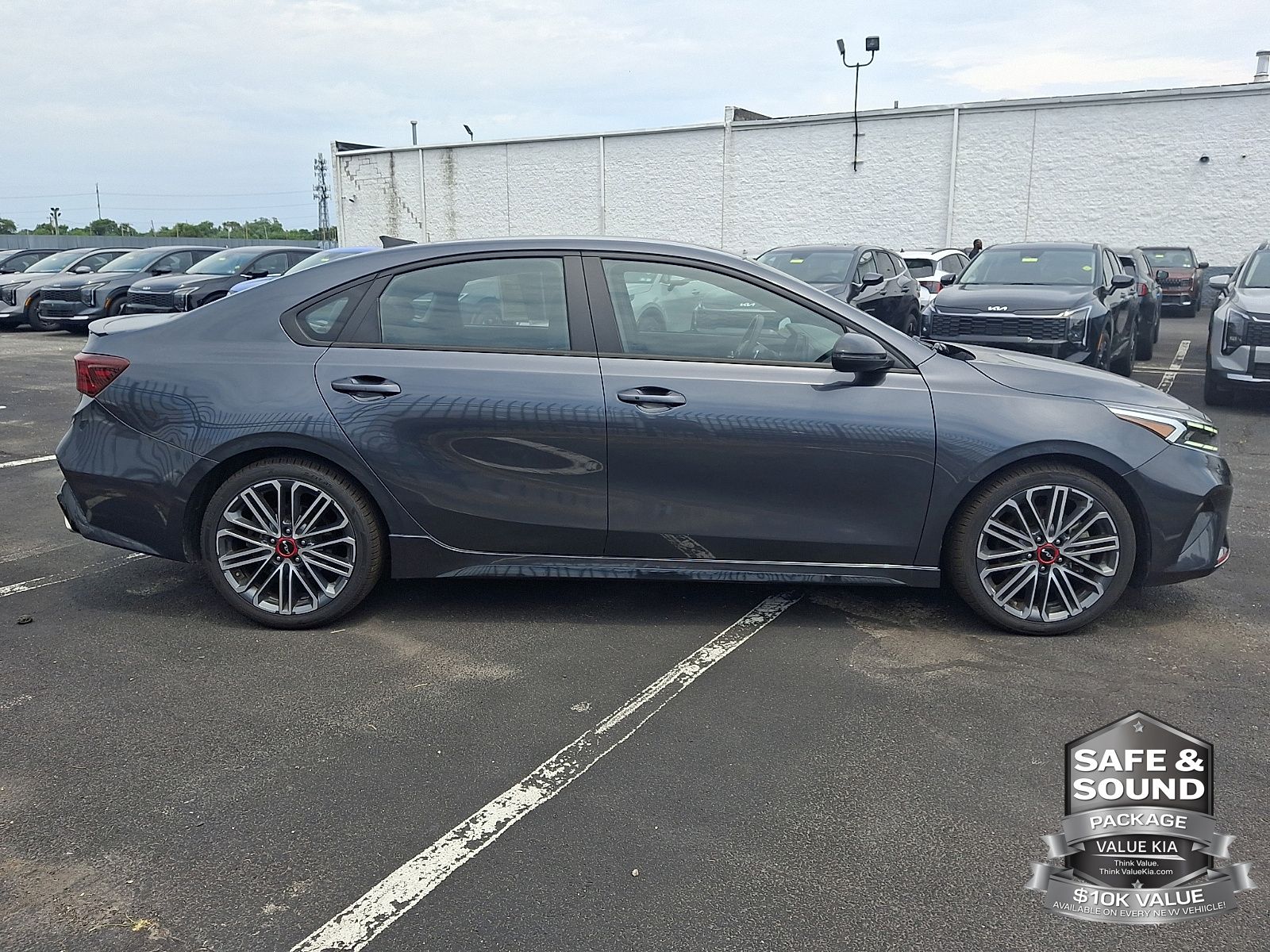 2024 Kia Forte GT - Photo 8