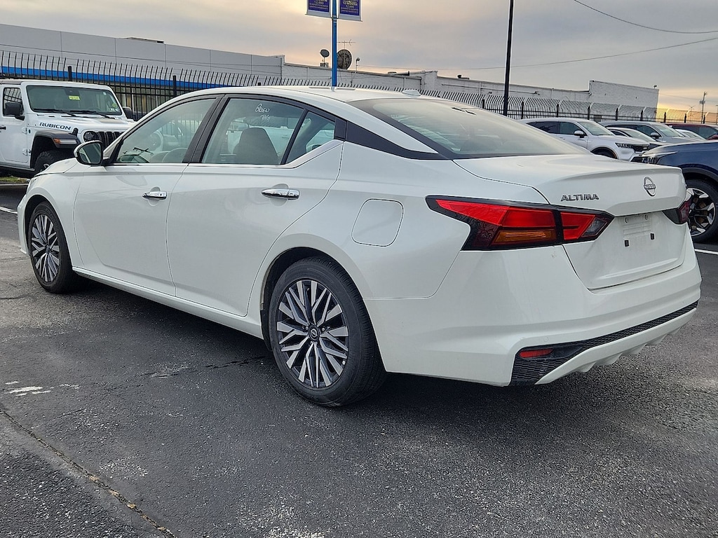 Used 2023 Nissan Altima 2.5 SV Sedan