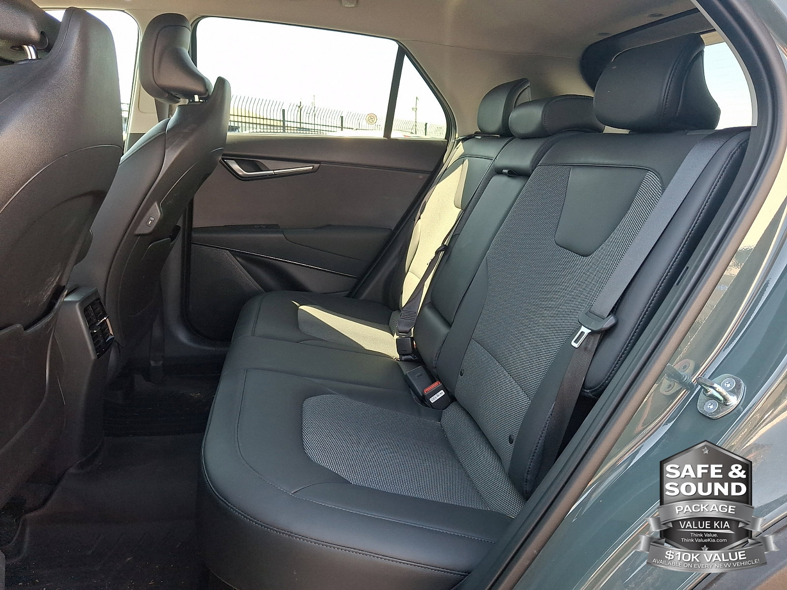 2023 Kia Niro EX - Photo 11