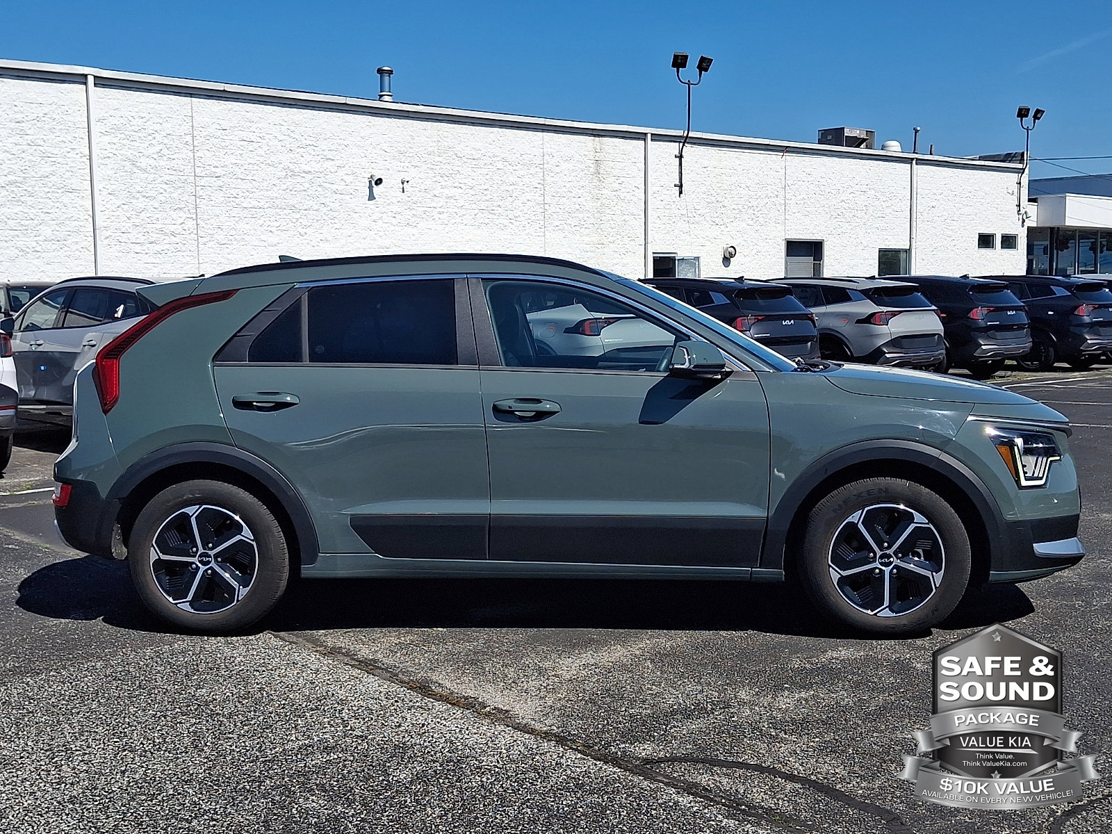 2023 Kia Niro EX - Photo 8