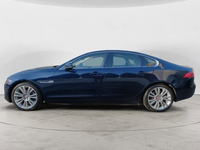 2020 Jaguar XF 25t Premium photo 2