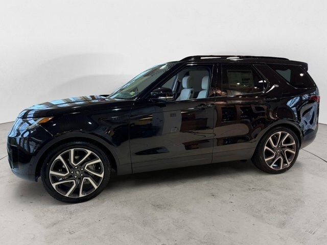 2024 Land Rover Discovery S photo 2
