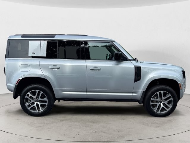 2022 Land Rover Defender XS Edition photo 3