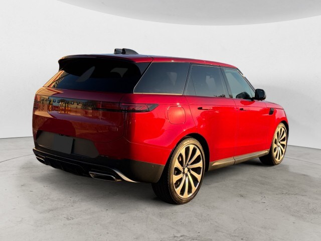 2025 Land Rover Range Rover Sport SE photo 4