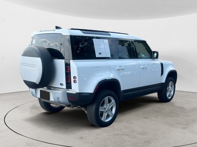 2020 Land Rover Defender SE photo 4