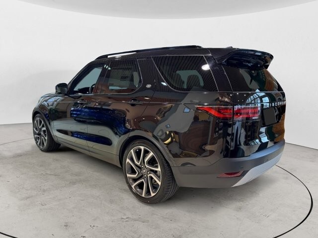 2024 Land Rover Discovery S photo 3
