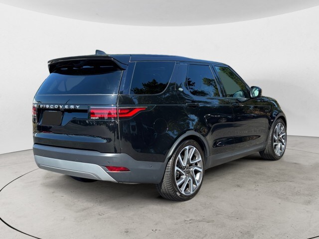 2024 Land Rover Discovery S photo 4