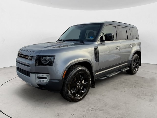 2023 Land Rover Defender SE