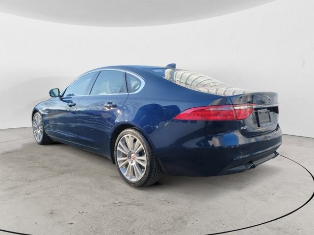 2020 Jaguar XF 25t Premium photo 3