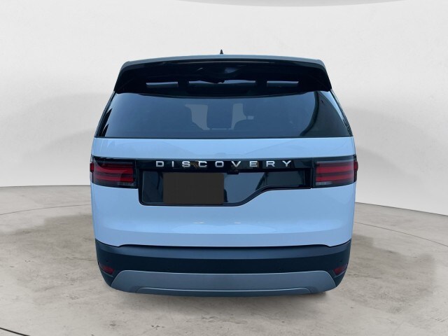 2024 Land Rover Discovery S photo 4