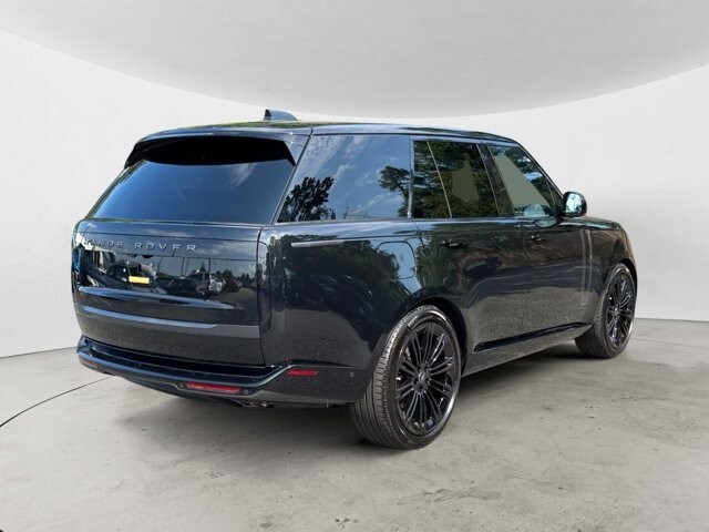 2025 Land Rover Range Rover SE photo 2