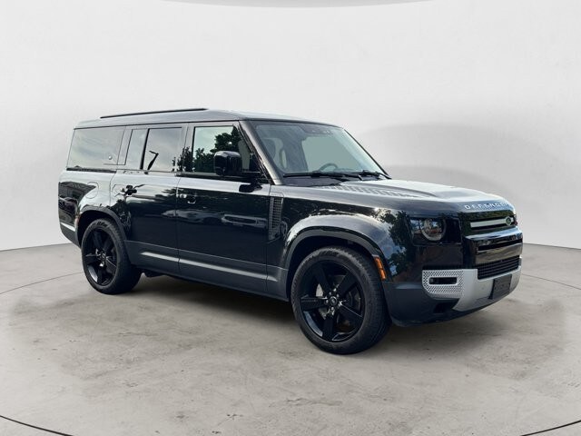 2024 Land Rover Defender 110 S photo 2