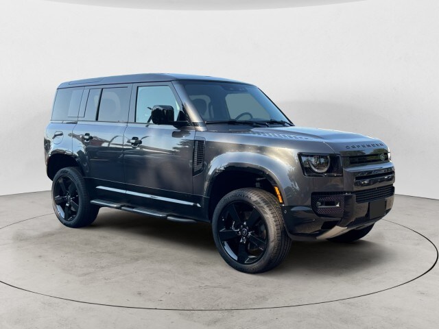 2025 Land Rover Defender 110 V8 photo 2