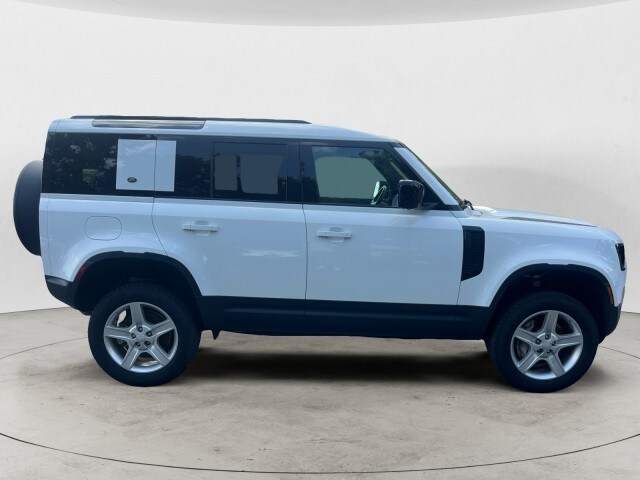 2020 Land Rover Defender SE photo 3