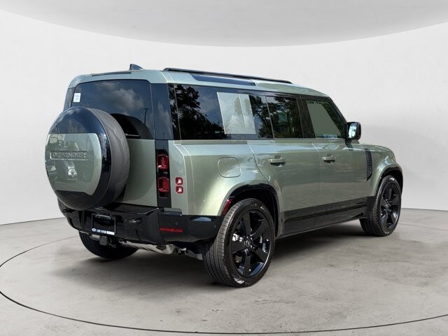 2025 Land Rover Defender 110 X-Dynamic SE photo 4