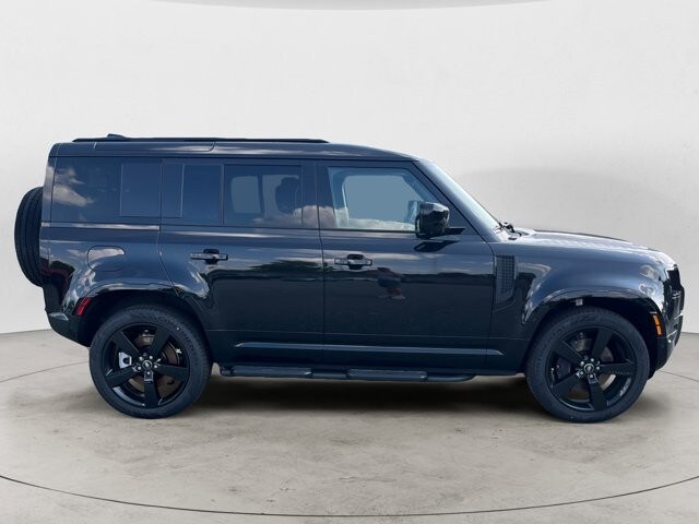 2025 Land Rover Defender 110 X-Dynamic SE photo 2