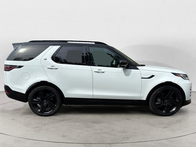 2022 Land Rover Discovery HSE R-Dynamic photo 3
