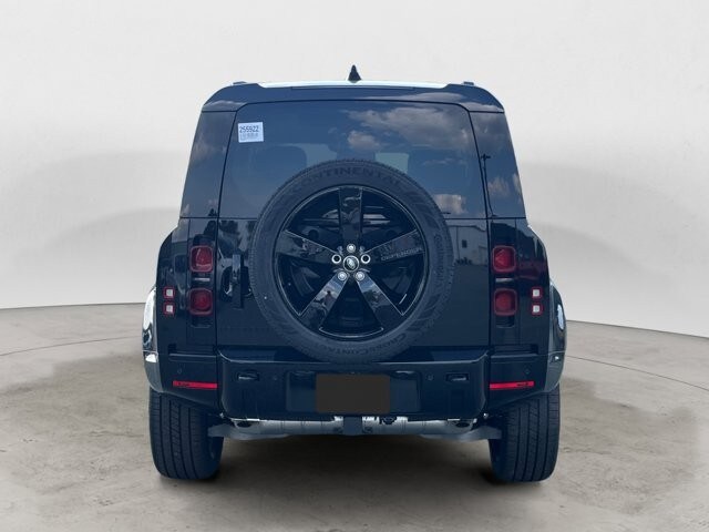 2025 Land Rover Defender 110 X-Dynamic SE photo 4
