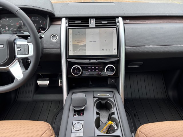 2025 Land Rover Discovery Dynamic SE - Photo 14