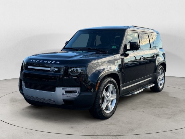 2023 Land Rover Defender SE's photo