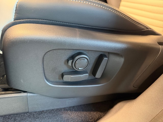 2026 Land Rover Discovery Gemini Edition - Photo 10