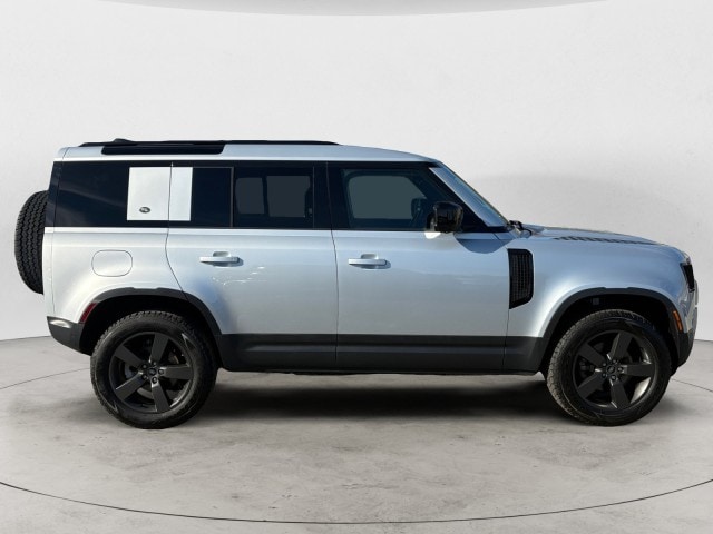 2023 Land Rover Defender S - Photo 7