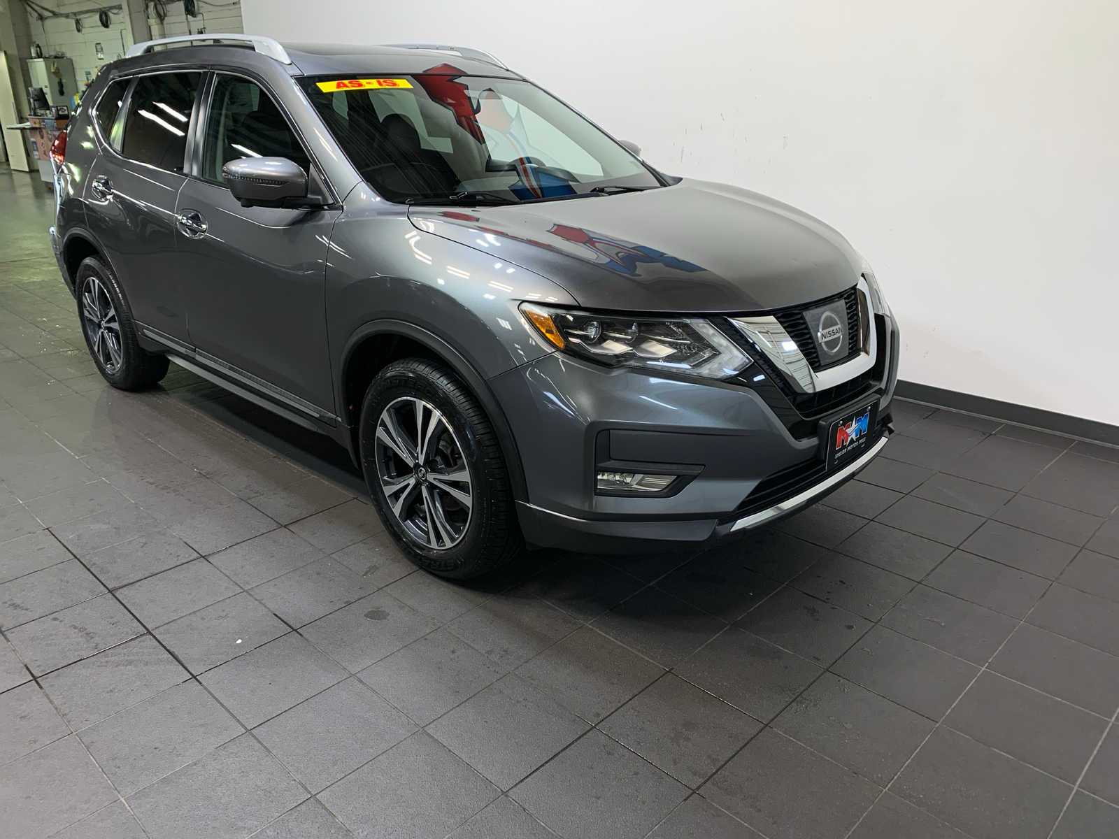 2017 Nissan Rogue SL photo 2