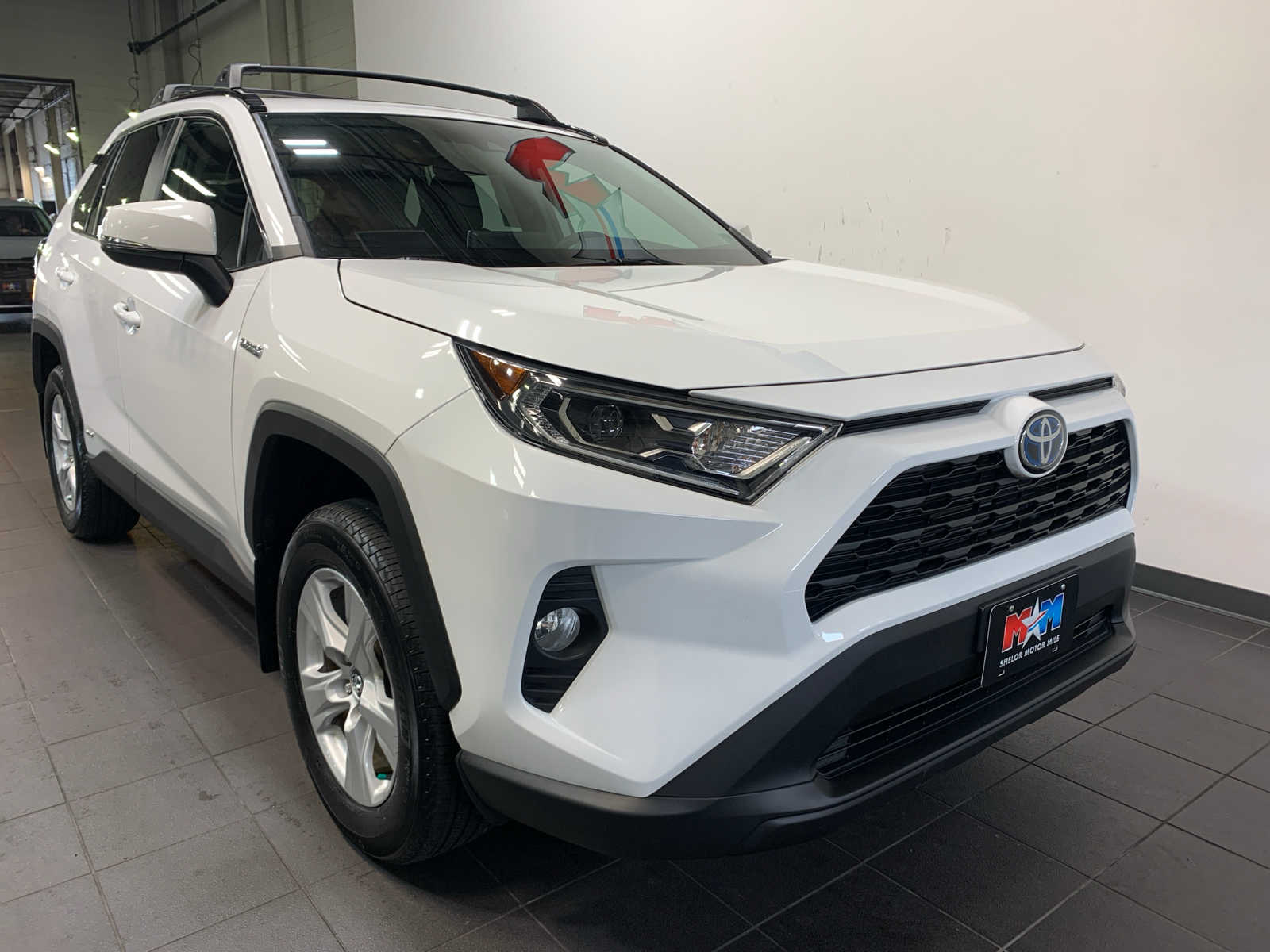 2020 Toyota RAV4 Hybrid XLE photo 2