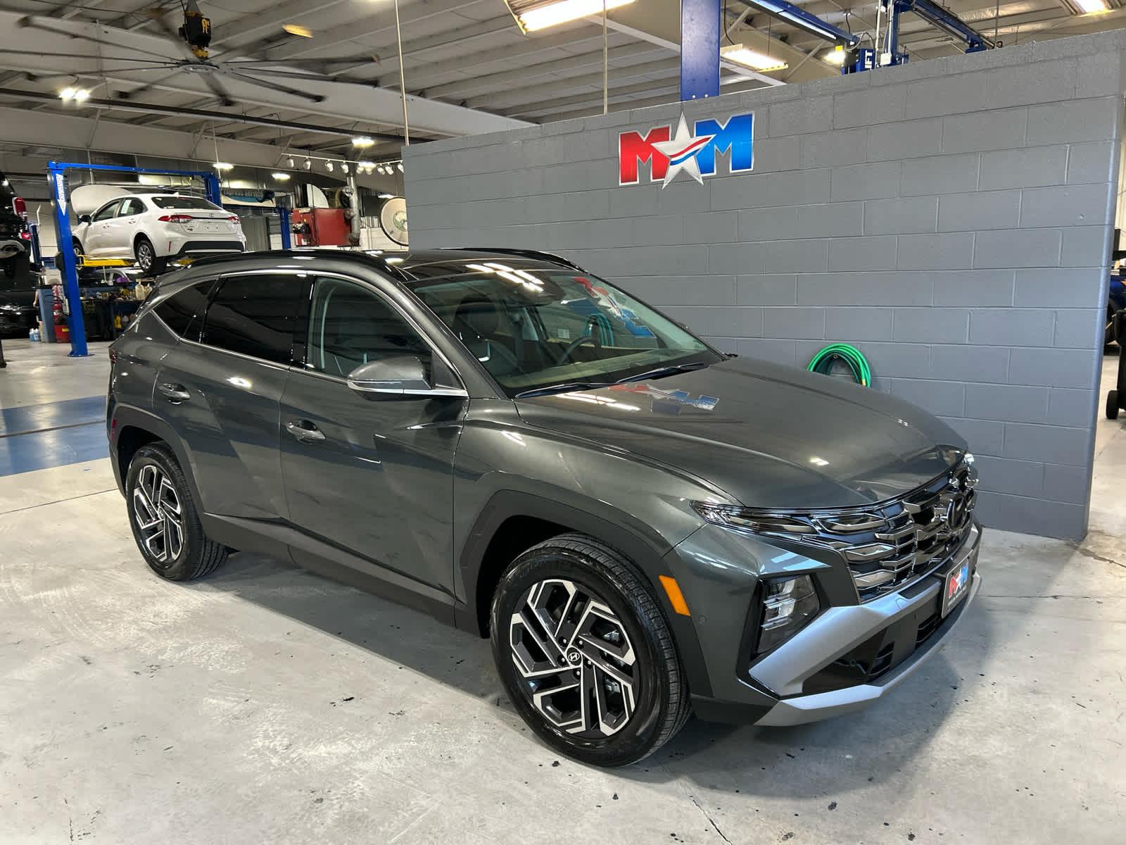 2025 Hyundai Tucson Hybrid Limited photo 2