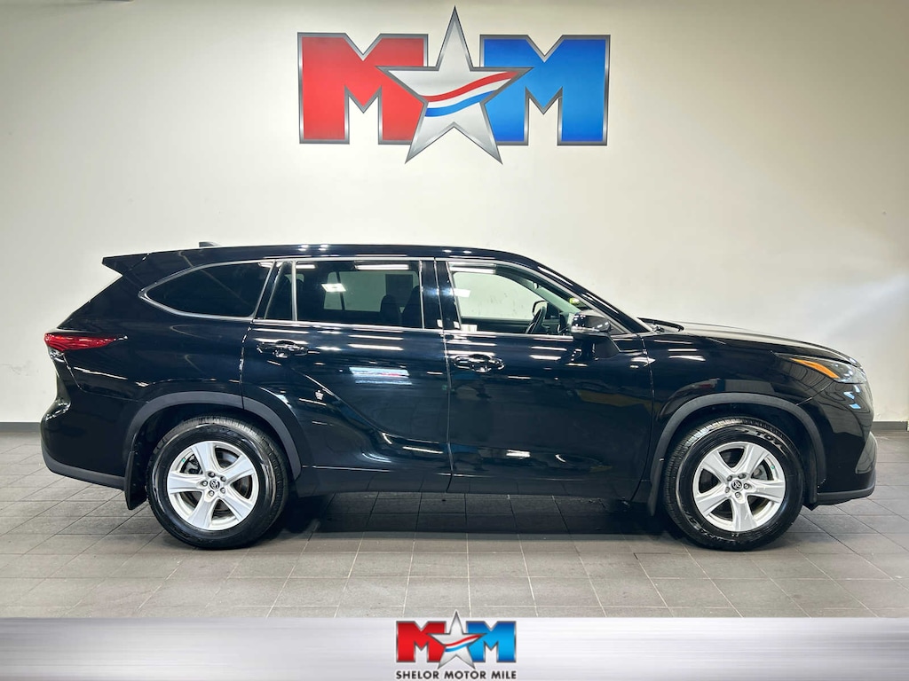 Used 2022 Toyota Highlander LE SUV