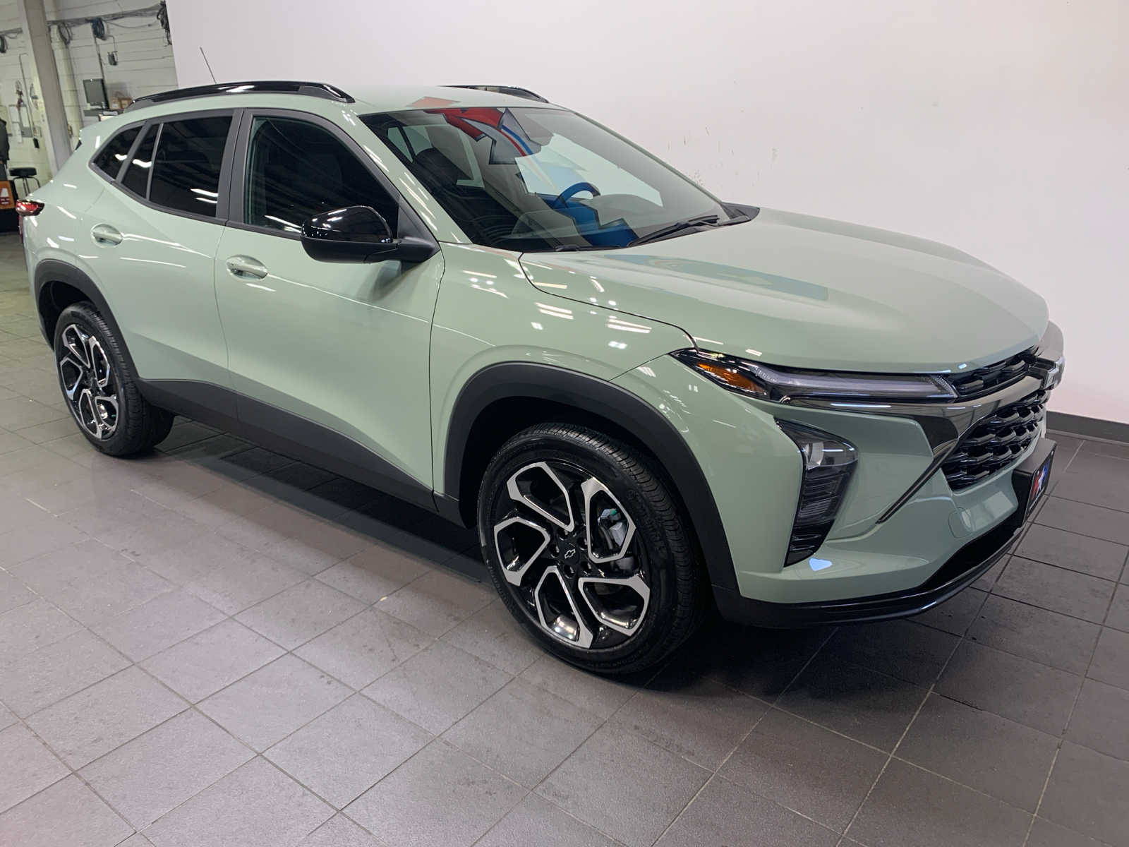 2024 Chevrolet Trax photo 2