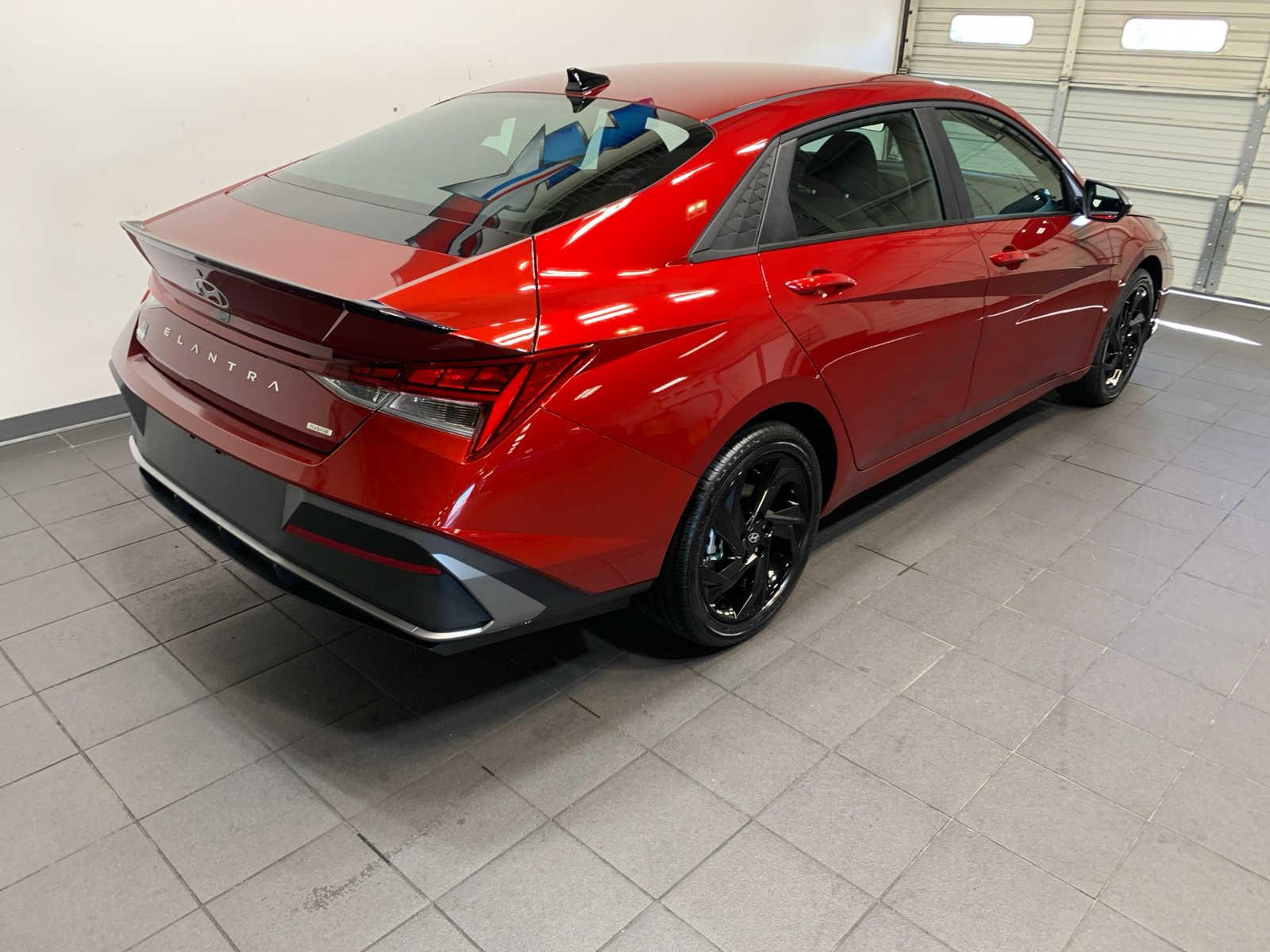 2026 Hyundai Elantra SEL Sport photo 3