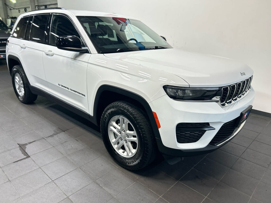 Used 2023 Jeep Grand Cherokee Laredo SUV