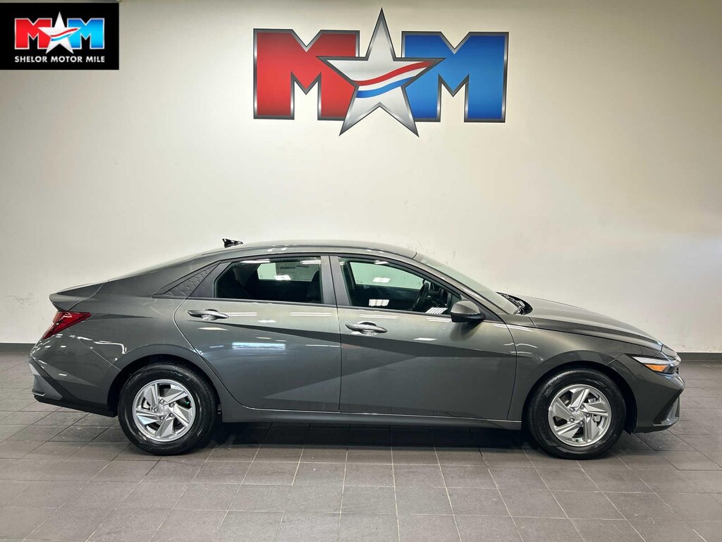 New 2026 Hyundai Elantra SE Sedan
