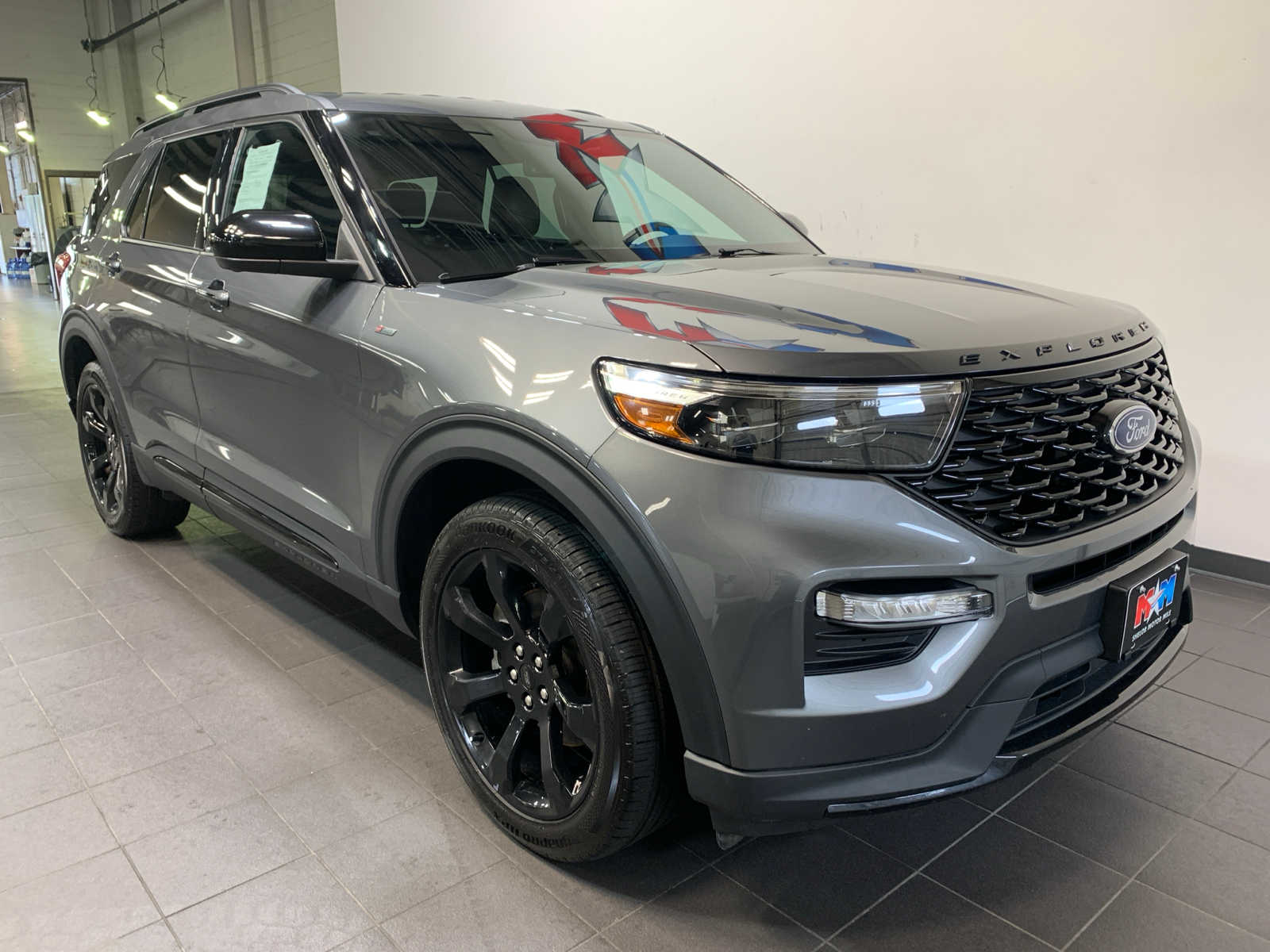 2023 Ford Explorer ST-Line photo 2