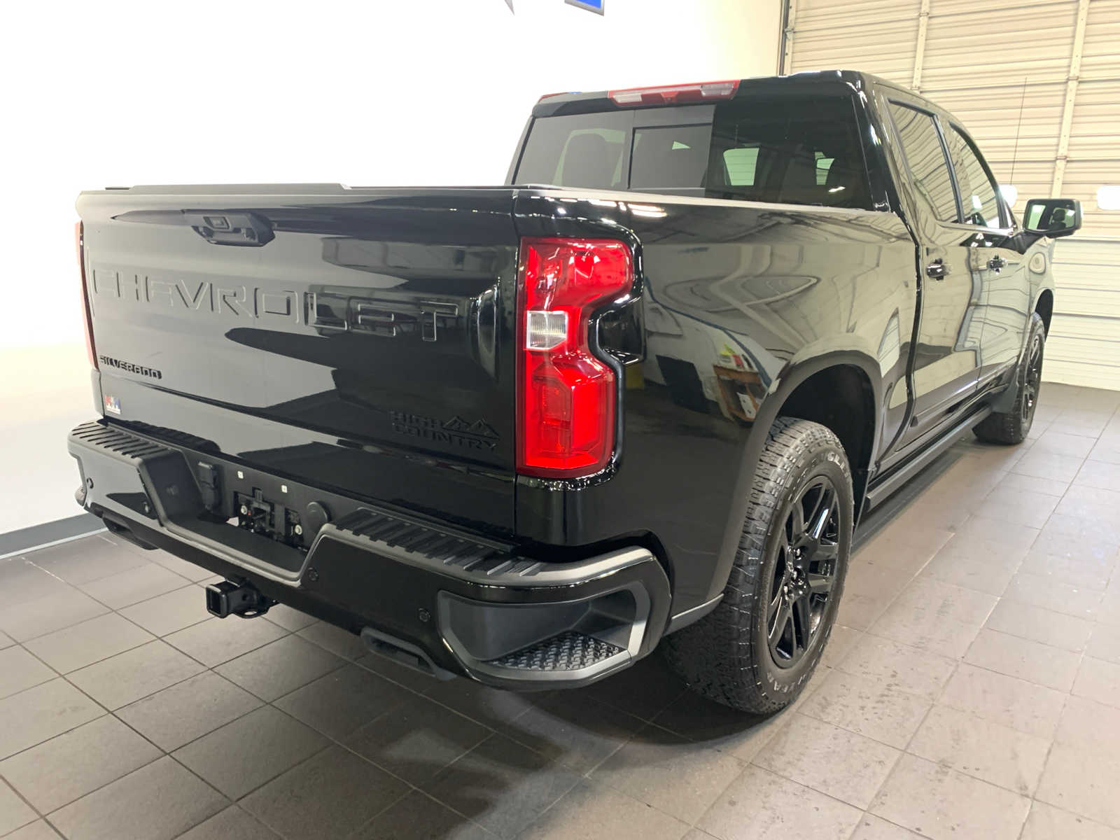 2024 Chevrolet Silverado 1500 High Country photo 2