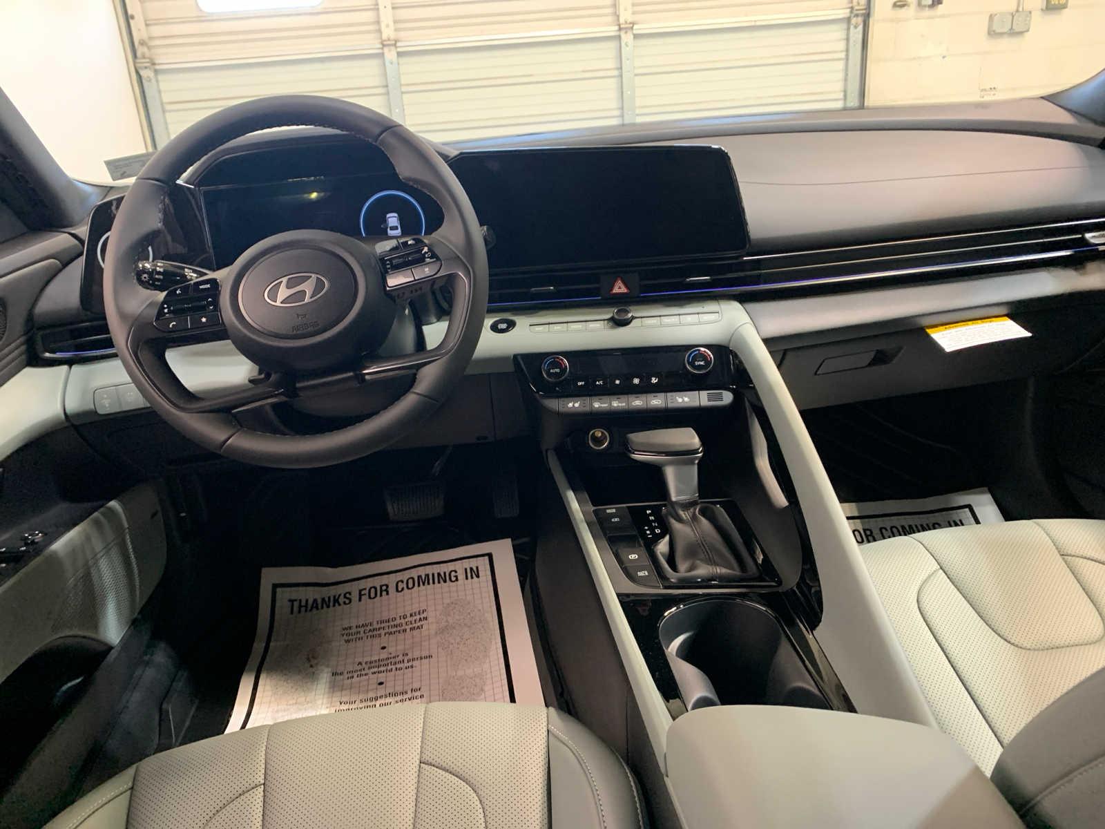 2025 Hyundai Elantra Hybrid Limited photo 4