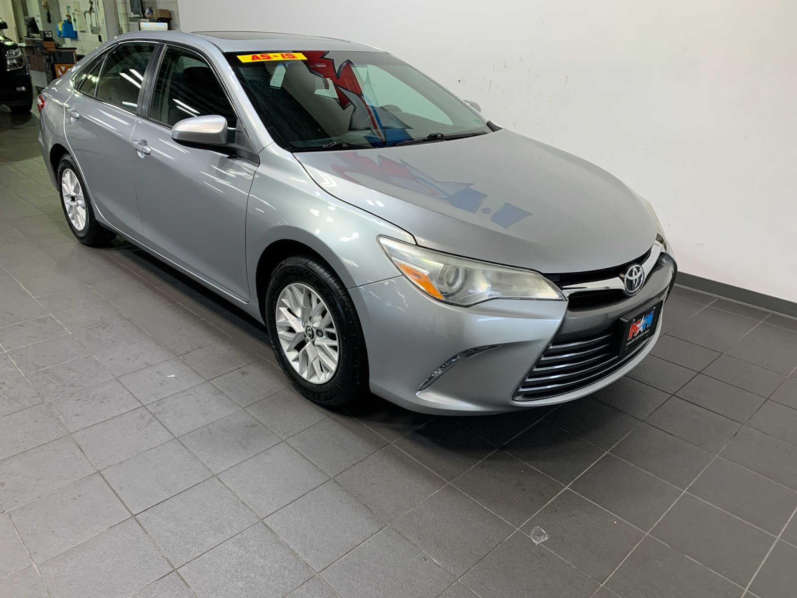 2017 Toyota Camry LE photo 2