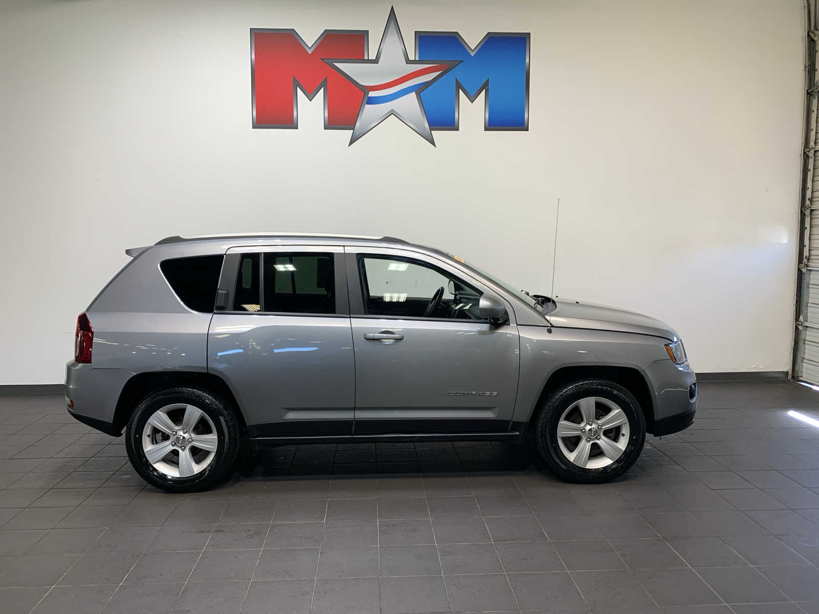 2017 Jeep Compass Latitude photo 2