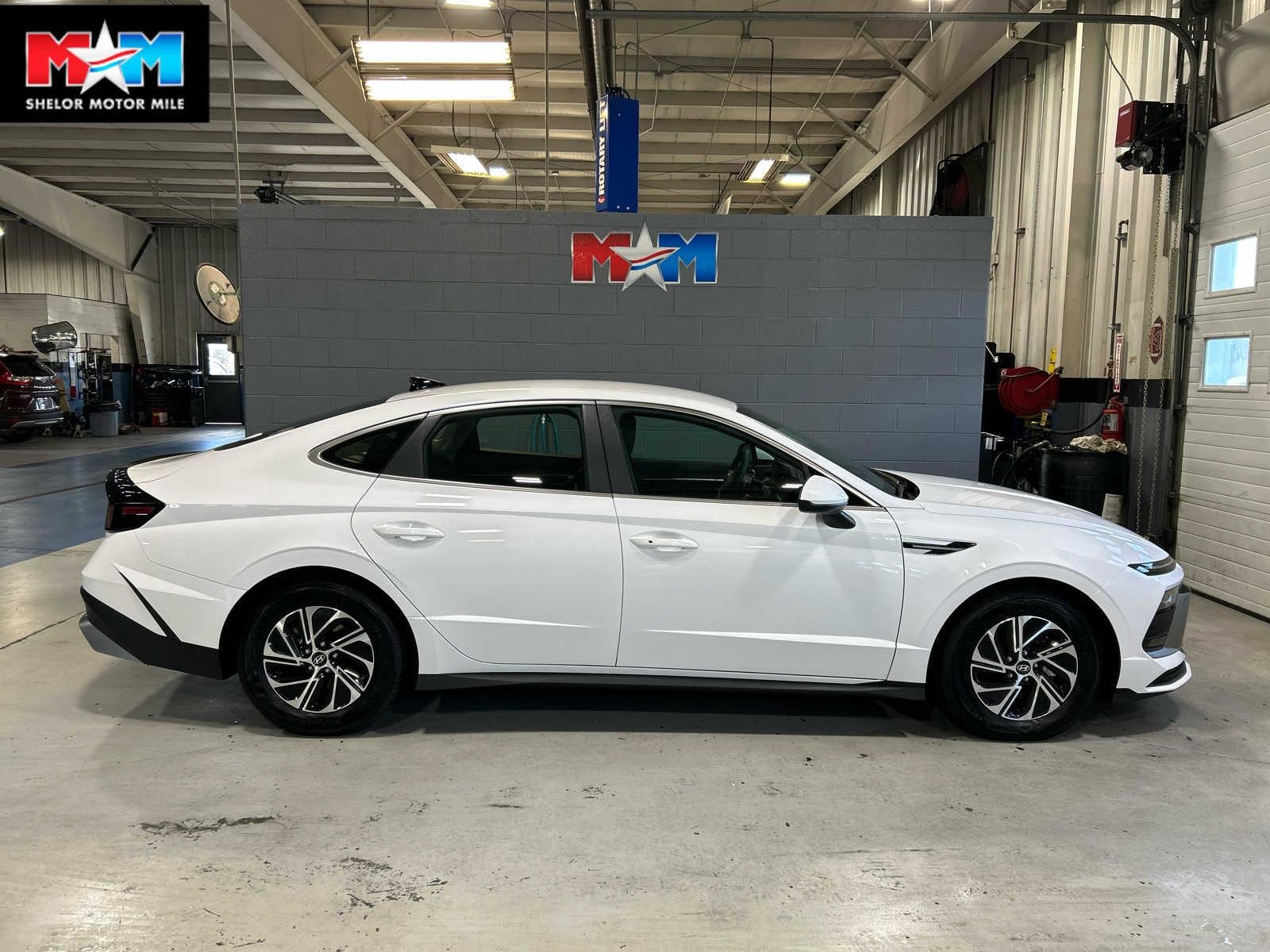 2026 Hyundai Sonata Hybrid Blue's photo