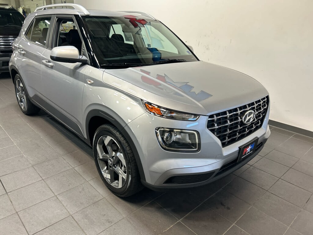 Used 2025 Hyundai Venue SEL SUV