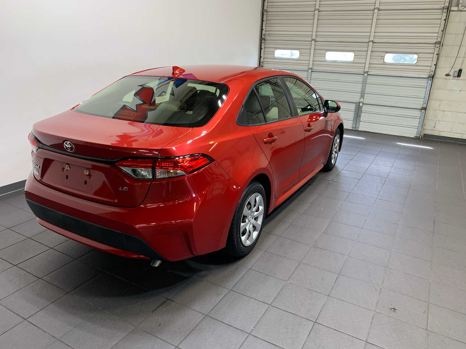 2020 Toyota Corolla LE photo 2