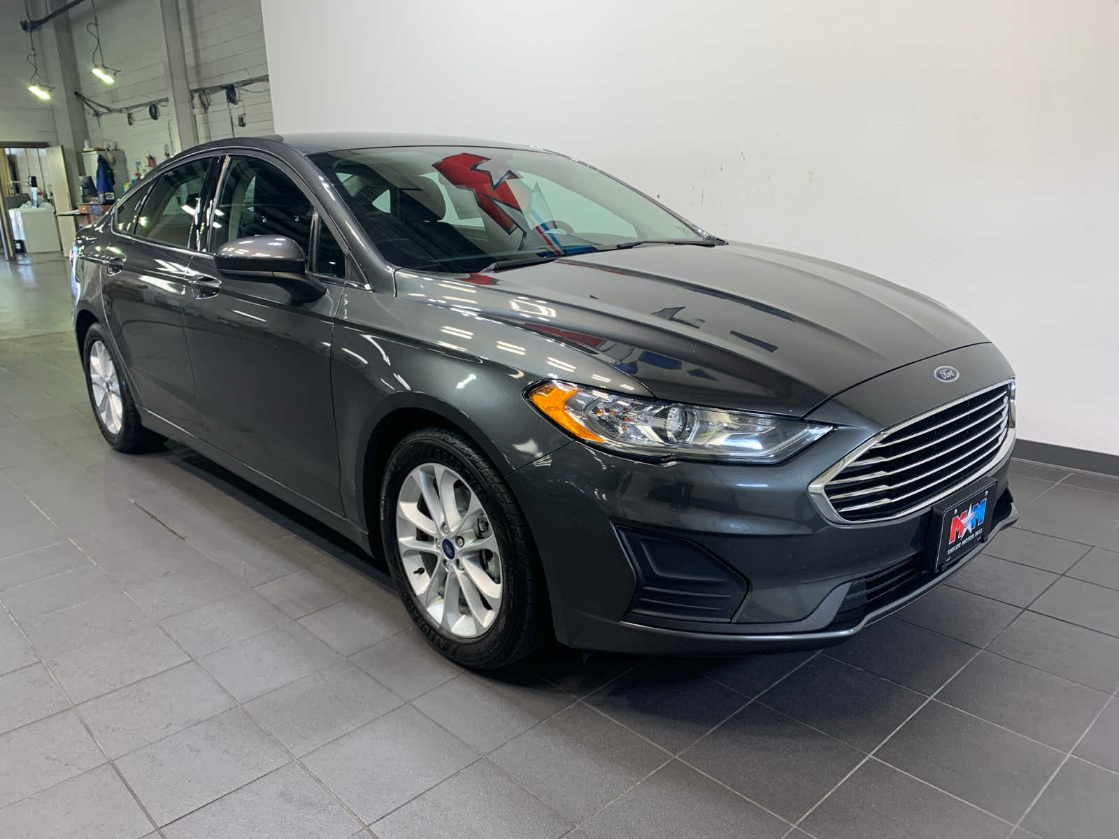 2019 Ford Fusion SE photo 2
