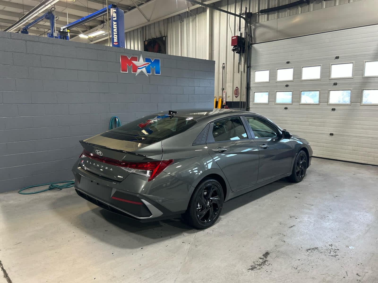 2026 Hyundai Elantra SEL Sport photo 3