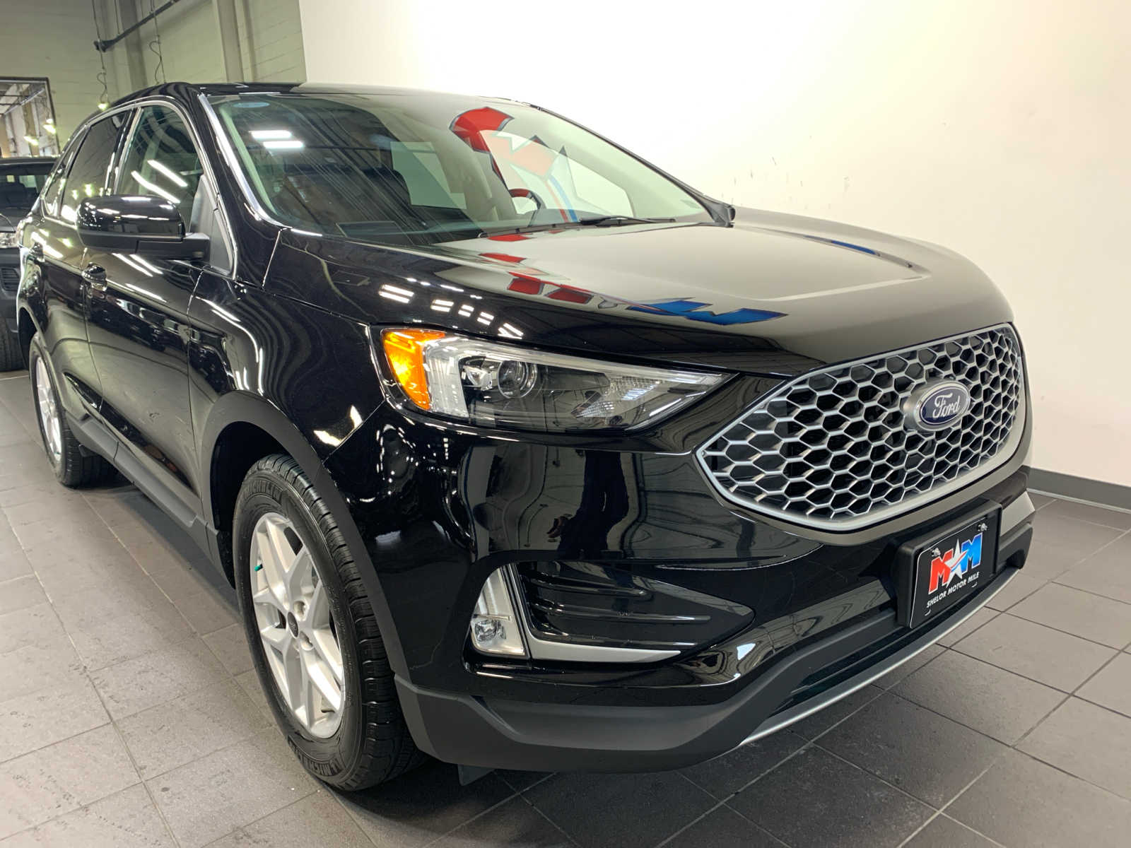 2024 Ford Edge SEL photo 2